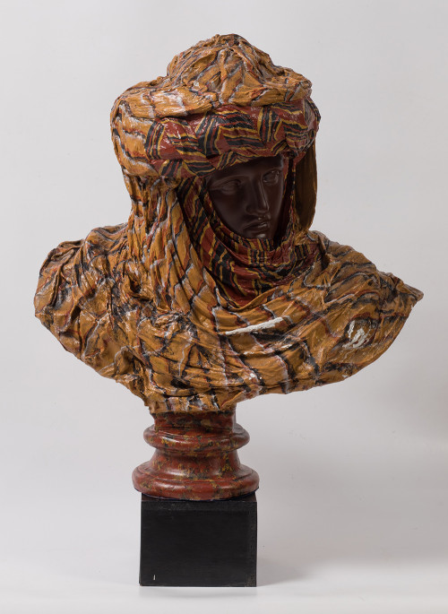 Personaje con turbante, papier maché