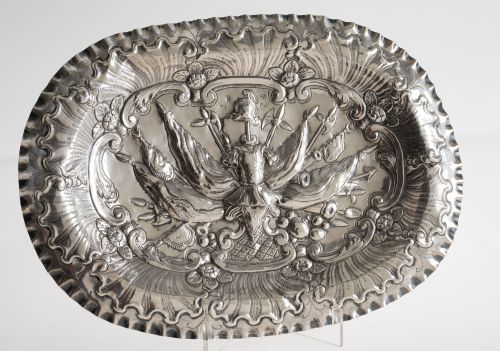 Oval platter in Spanish silver in its color, 18th century