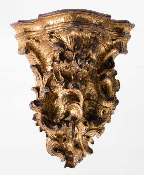 Corner hanging console in the shape of a corbel, 18th centu