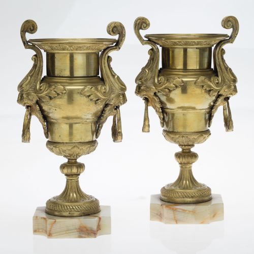 Pair of gilt bronze cups with onyx bases