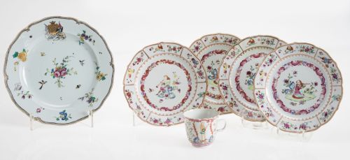 Four plates and a cup Compañia de Indias Familia Rosa, 18th