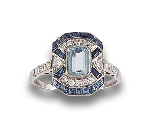 ART DECO STYLE RING IN PLATINUM WITH DIAMONDS, SAPPHIRE AND