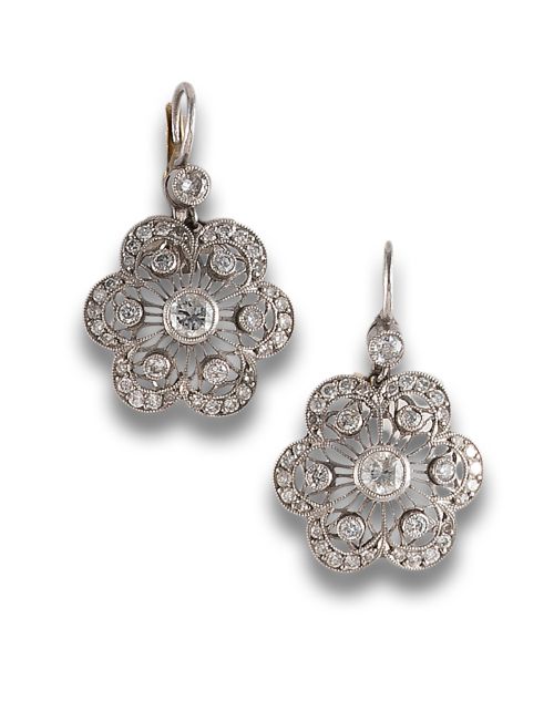 PENDIENTES EN PLATINO CON DIAMANTES