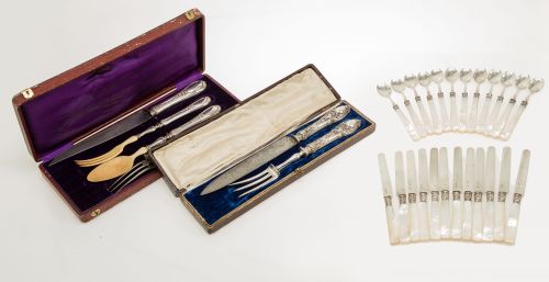 Lot of two cases with silver serving cutlery