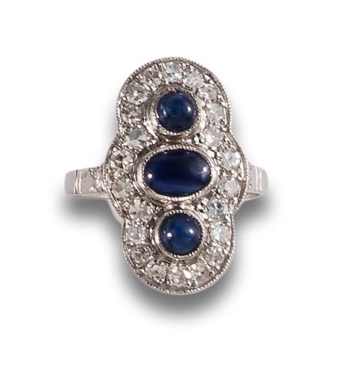 ART DECO STYLE COCKTAIL RING WITH DIAMONDS AND SAPPHIRES IN