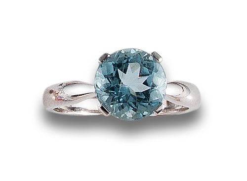 AQUAMARINE RING, IN WHITE GOLD