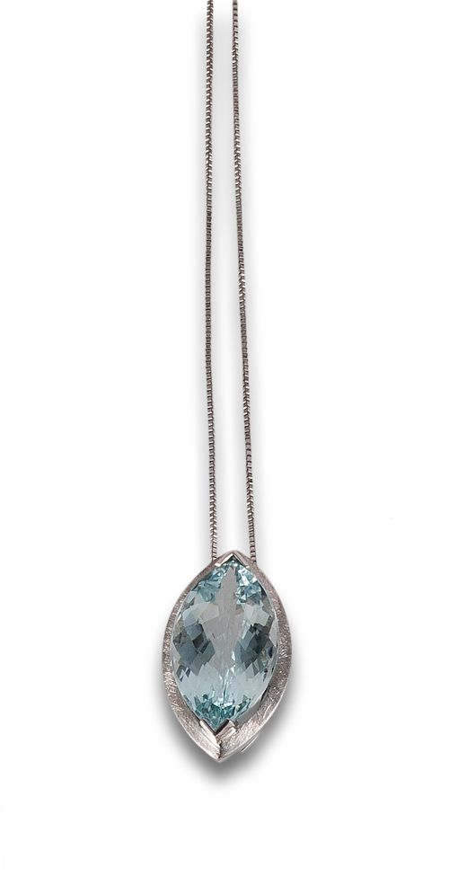 AQUAMARINE AND WHITE GOLD PENDANT WITH CHAIN