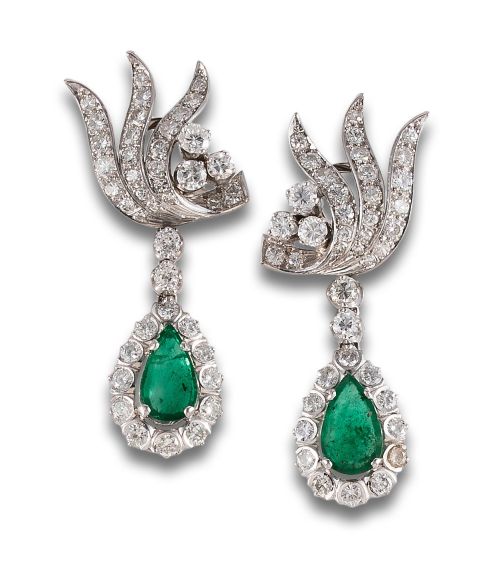 LONG EARRINGS, 60&#39;S, WITH DIAMONDS AND EMERALDS, IN WHITE G