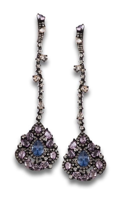 LONG EARRINGS OF BLUE AND PINK SAPPHIRES, DIAMONDS, IN GOLD