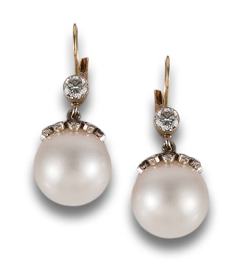 DIAMOND AND PEARL EARRINGS IN YELLOW GOLD AND PLATINUM