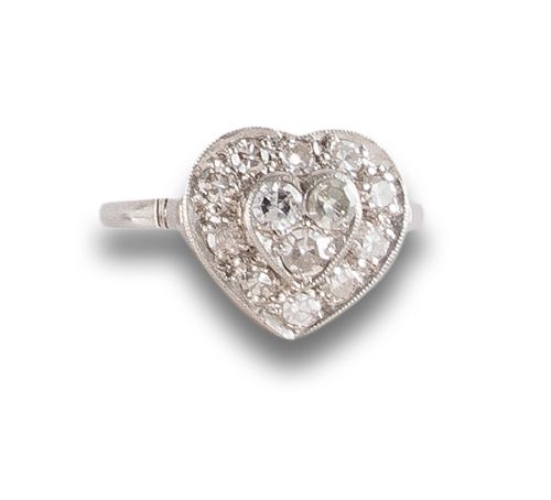 DIAMOND HEART RING, IN PLATINUM