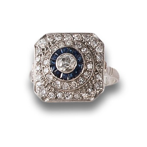 ART DECO STYLE RING WITH DIAMONDS AND SAPPHIRES IN PLATINUM