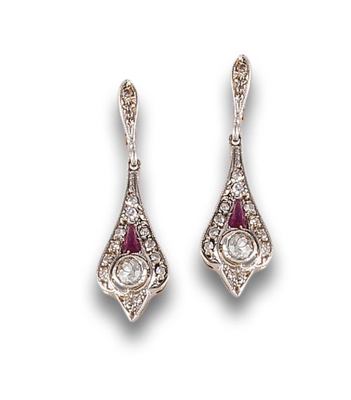 HANGING EARRINGS, ART DECO STYLE, IN GOLD AND PLATINUM, WIT