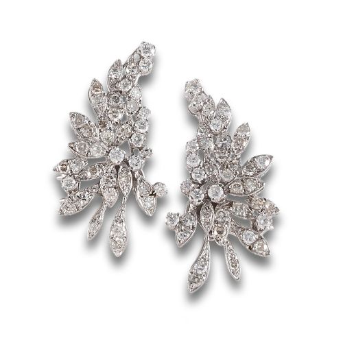 EARRINGS, 50&#39;S STYLE, DIAMONDS, IN PLATINUM