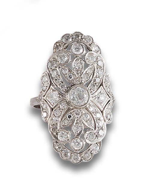 COCKTAIL RING, BELLE EPOQUE STYLE, WITH DIAMONDS, IN PLATIN