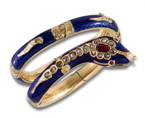 BRAZALETE SEMIRRÍGIDO DE ORO Y ESMALTE EN FORMA DE SERPIENT