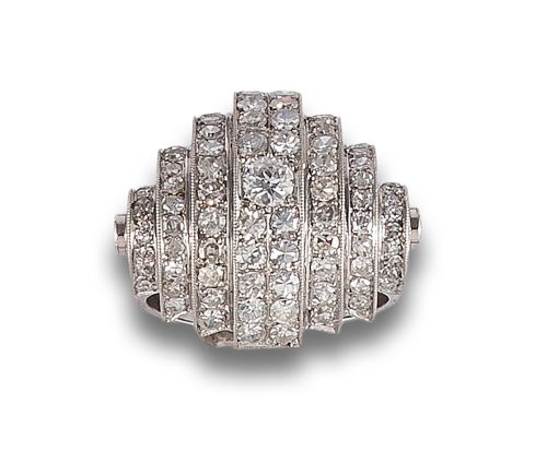 ART DECO STYLE RING IN PLATINUM AND DIAMONDS