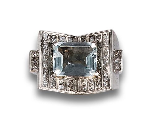 CHEVALIER RING IN PLATINUM WITH AQUAMARINE AND DIAMONDS