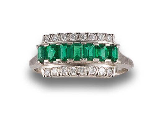 ART DECO STYLE RING WITH DIAMONDS AND EMERALDS IN PLATINUM