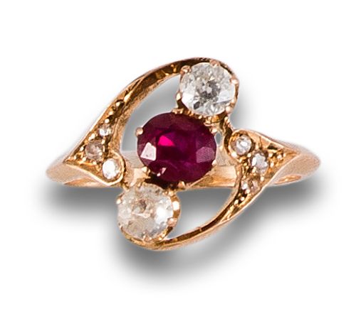 THREE STONE RING, ART NOUVEAU STYLE, WITH DIAMONDS AND RUBY