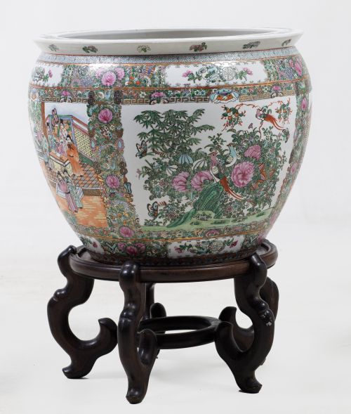 Chinese porcelain planter or fish tank, 20th century