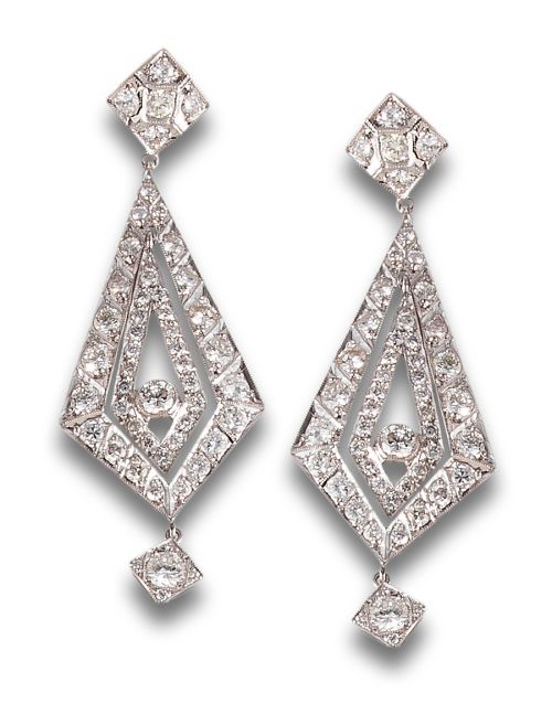 LONG ART DECO STYLE DIAMOND EARRINGS IN PLATINUM