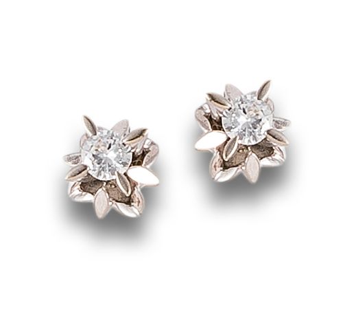 DIAMOND STUD EARRINGS, IN PLATINUM