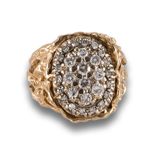 LARGE SIGNET TYPE RING, IN DIAMONDS AND TWO-TONE GOLD