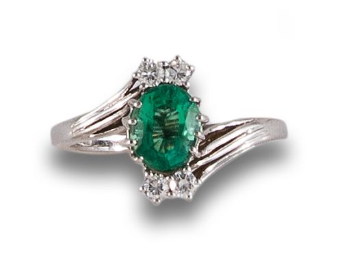 EMERALD AND DIAMOND RING, IN WHITE GOLD