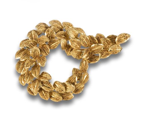 BROCHE GUIRNALDA EN ORO AMARILLO