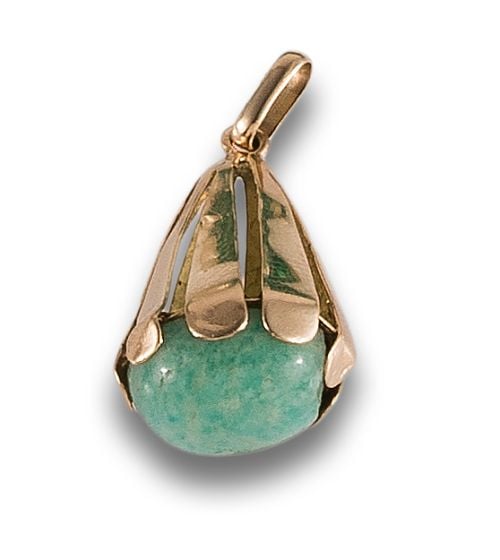 PENDANT, 1970s, IN YELLOW GOLD AND STONE