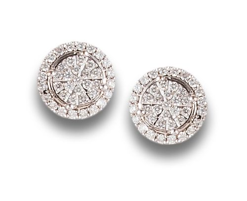 PENDIENTES ROSETONES DE DIAMANTES, EN ORO BLANCO