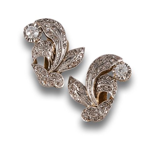 EARRINGS IN GOLD, PLATINUM AND DIAMONDS