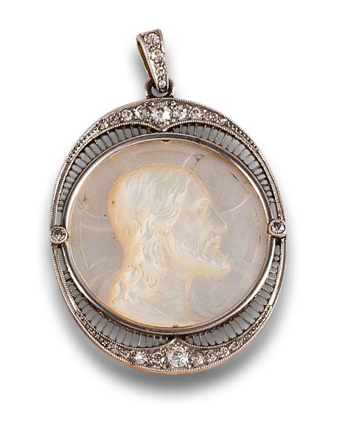 MEDAL, 1920s, IN GOLD AND PLATINUM WITH MOTHER-OF-PEARL PLA