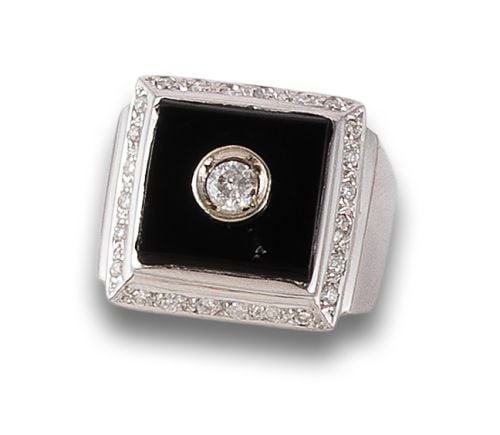 DIAMONDS, ONYX AND WHITE GOLD RING