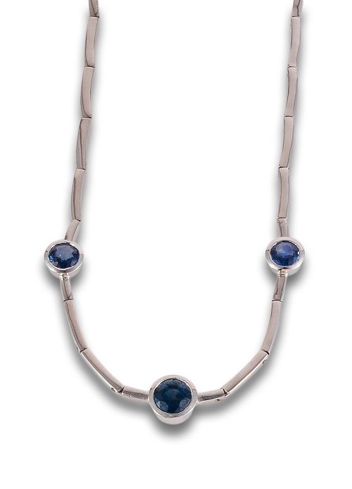 SAPPHIRE NECKLACE, IN WHITE GOLD