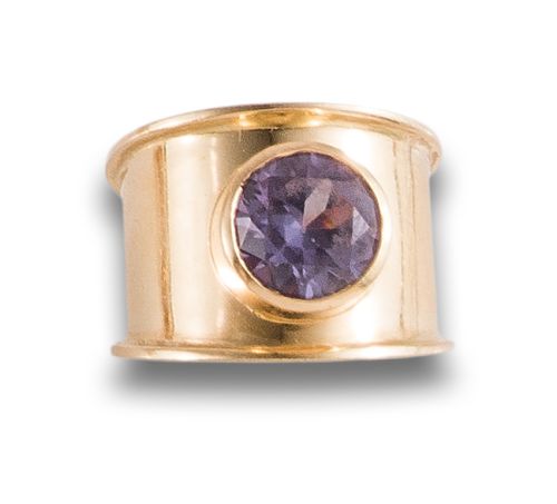 SYNTHETIC AMETHYST AND YELLOW GOLD RING