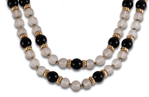 TWO-STRAND NECKLACE OF ROCK CRYSTAL, ONYX AND YELLOW GOLD B