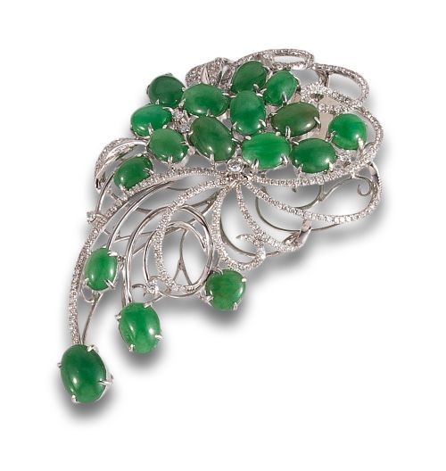 COLGANTE DE JADE Y DIAMANTES, EN ORO BLANCO