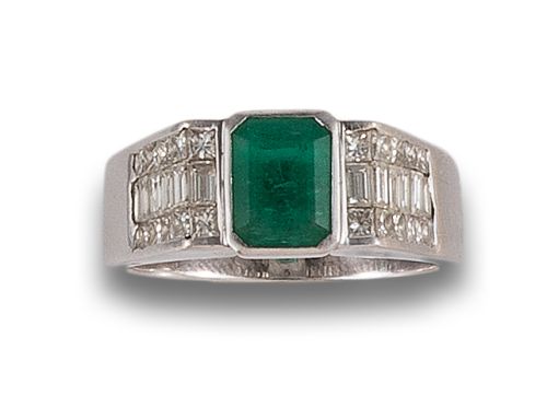 WHITE GOLD RING WITH EMERALDS AND DIAMONDS