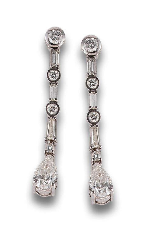 LONG EARRINGS IN WHITE GOLD AND DIAMONDS