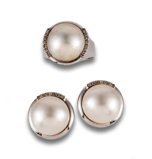 SET OF EARRINGS AND RING WITH DIAMOND AND MABE PEARLS, IN W