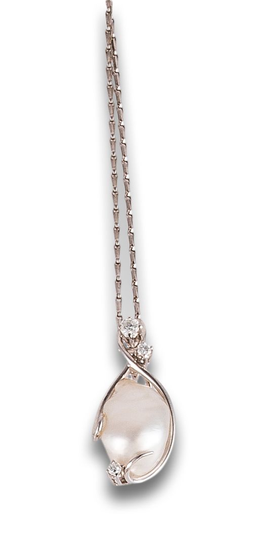 BAROQUE PEARL AND DIAMONDS PENDANT, IN WHITE GOLD WITH CHAI