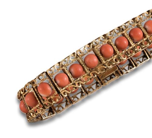 PULSERA, AÑOS 70, DE CORAL Y ORO AMARILLO