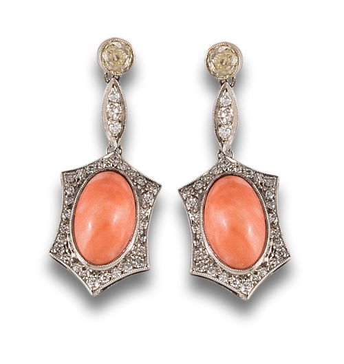 LONG ART DECO STYLE DIAMONDS AND CORAL EARRINGS IN PLATINUM