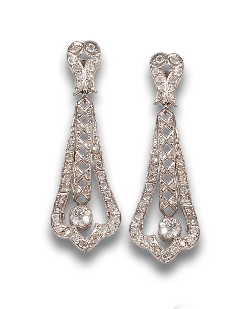 LONG ART DECO STYLE EARRINGS IN DIAMONDS AND PLATINUM