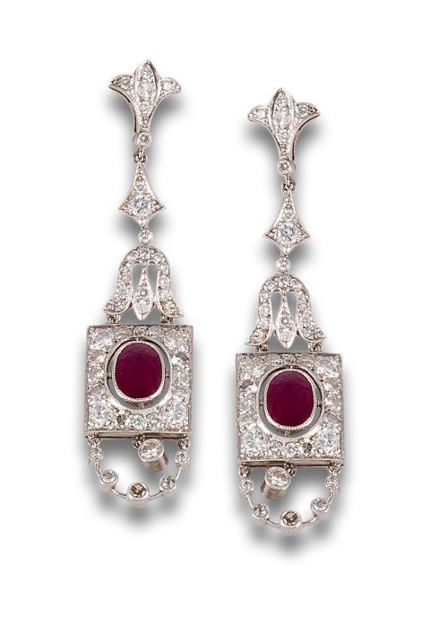 LONG, ANTIQUE STYLE DIAMONDS AND RUBIES EARRINGS IN PLATINU