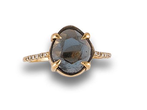 GOLD RING WITH SPINEL AND DIAMONDS