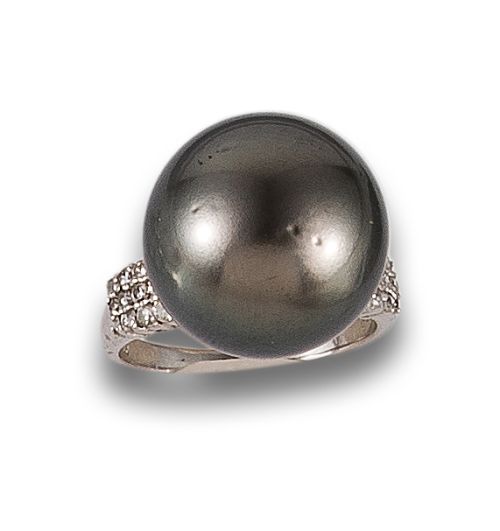 TAHITI PEARL AND DIAMONDS RING, IN WHITE GOLD