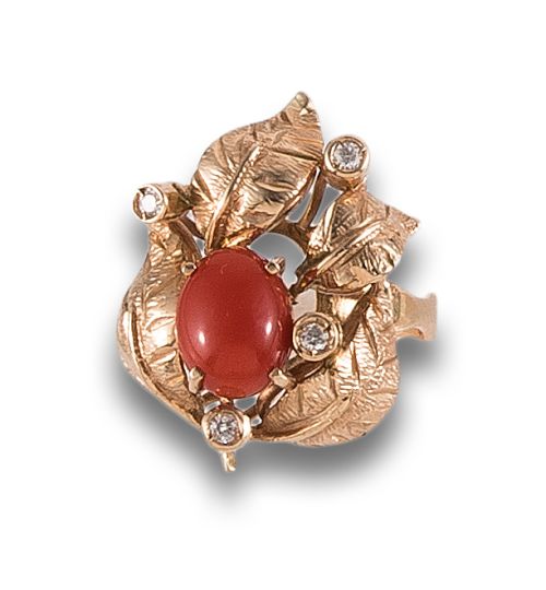 CORAL AND DIAMONDS RING IN YELLOW GOLD